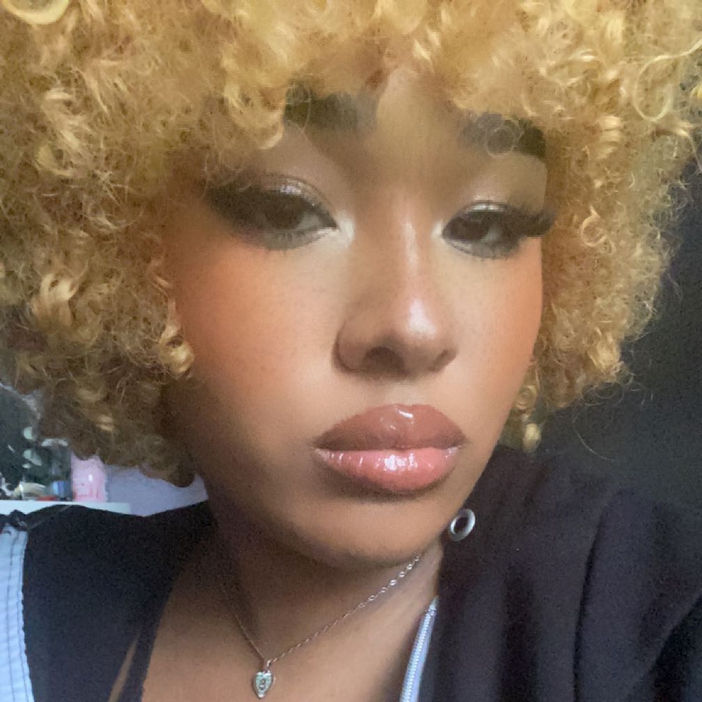 Meet your Posher, Sylia